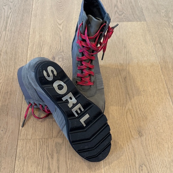 Sorel Women's Gray Combat Boots with Red Laces - Picture 4 of 5